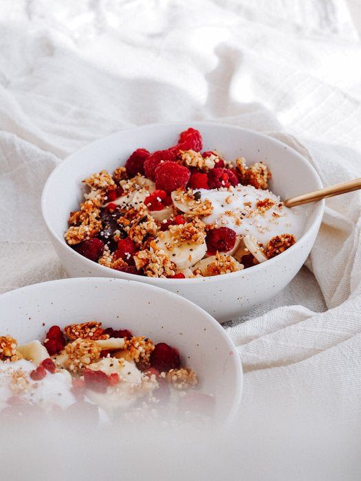 Frühlingsrezepte - Granola in Schüssel