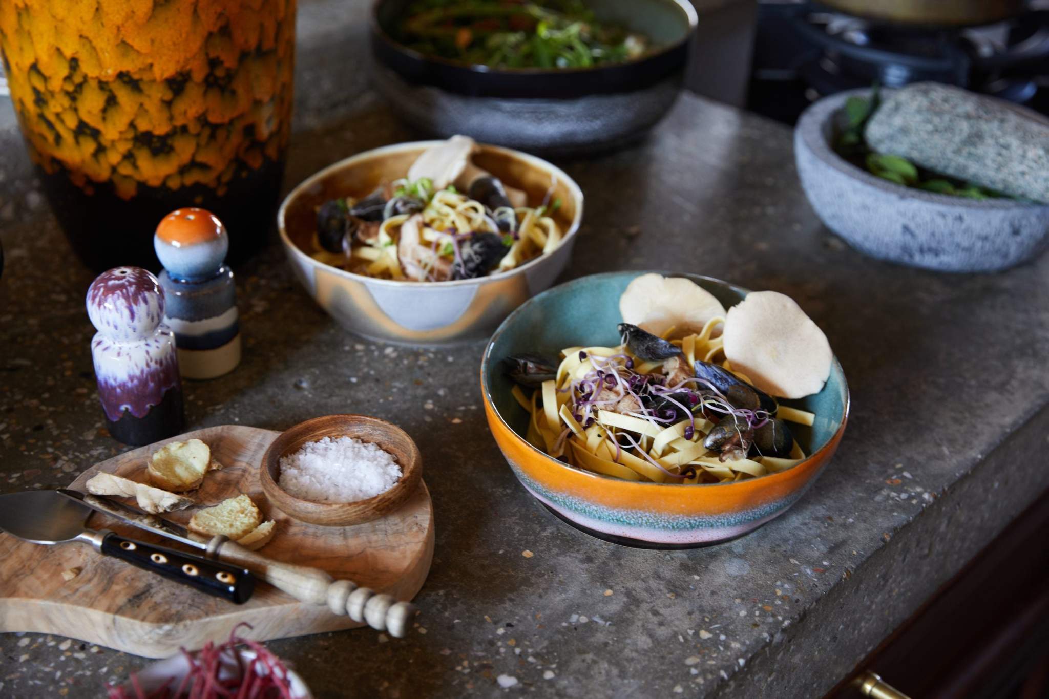 70s Ceramics: Pastaschüssel Golden Hour HKLiving