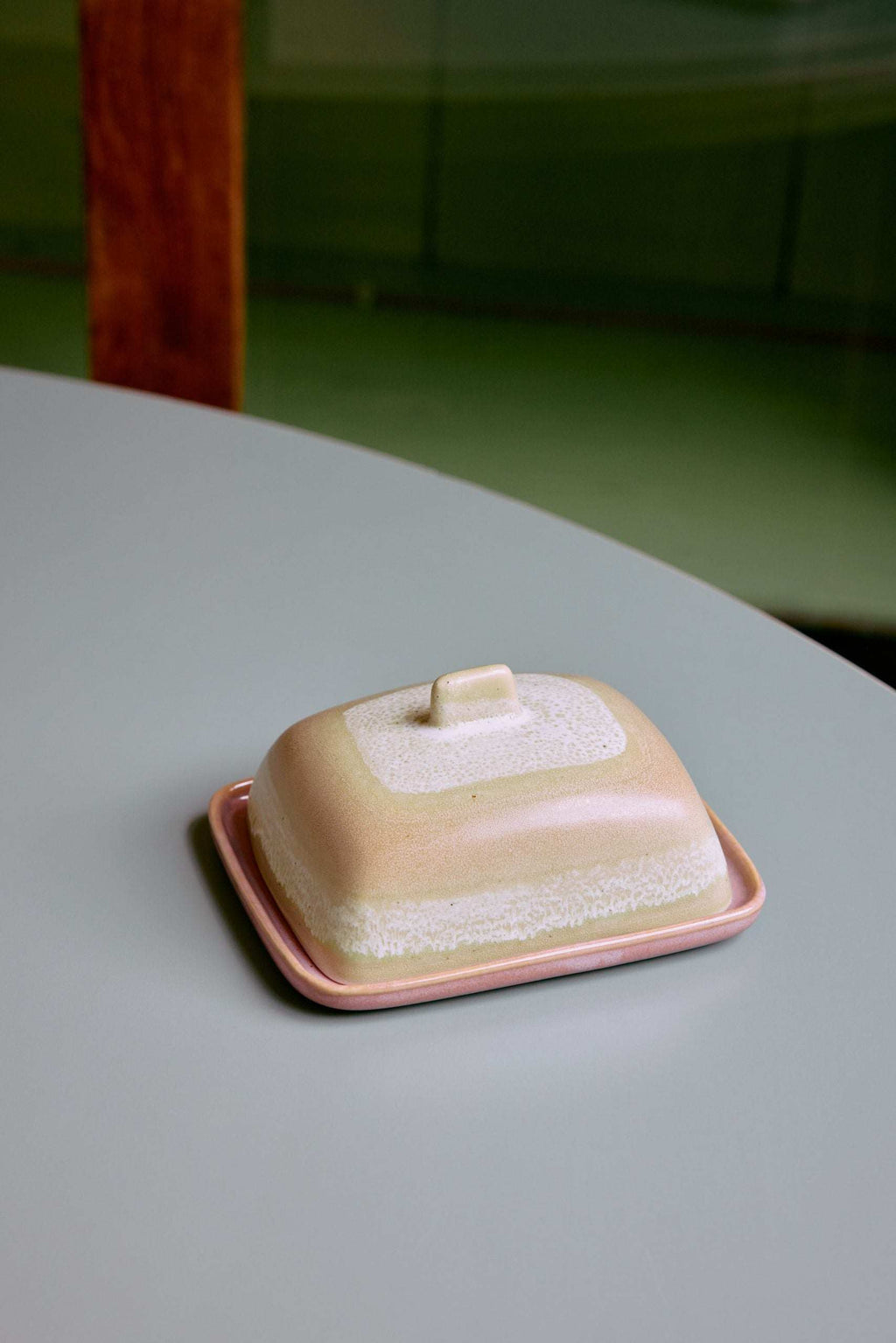 70s Ceramics: Butterdose Skyline Creme HKLiving