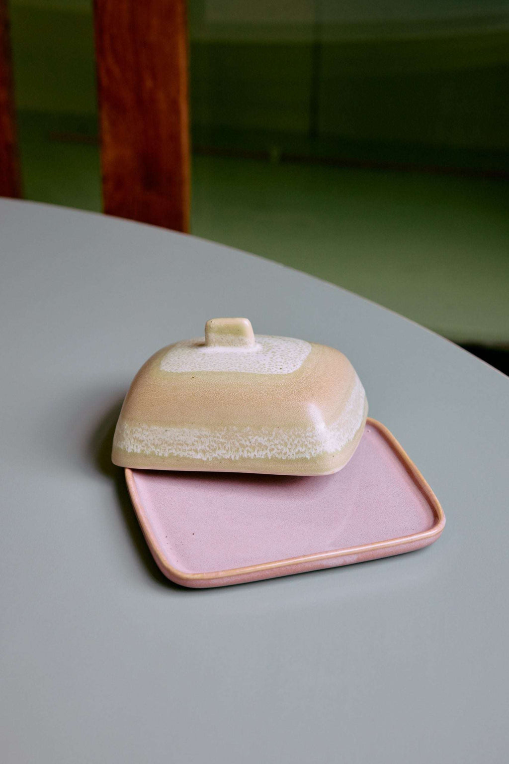 Butterdose skyline aus 70er-Jahre Keramik in Creme von HKLIVING, handgefertigte Steingutdose, lebensmittelecht und spülmaschinenfest
