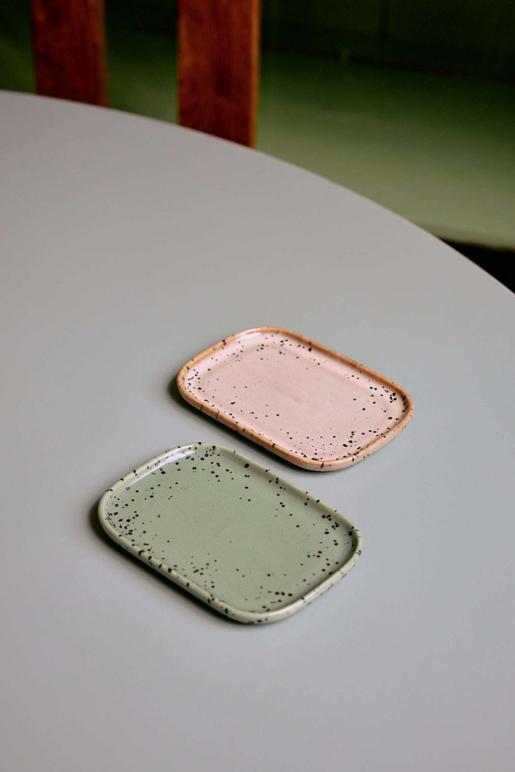 70s Ceramics: Kleine Platte Crayon HKLiving