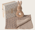 Kaninchen Rassel Set Maileg mit Baumwolltuch und Geschenkbox in Creme Pfirsich