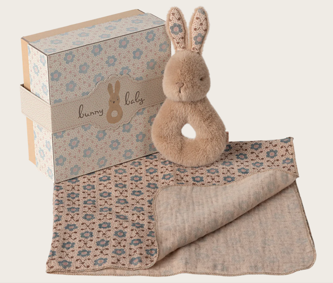 Kaninchen Rassel Set Maileg mit Baumwolltuch und Geschenkbox in Creme Pfirsich
