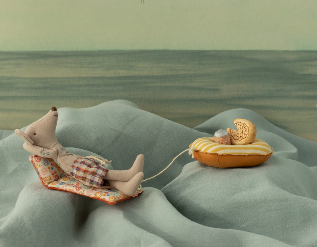 Strandmaus mit Luftmatratze, Papa - Blume Maileg