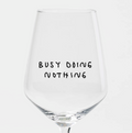 Weinglas „Busy Doing Nothing" – Johanna Schwarzer × selekkt