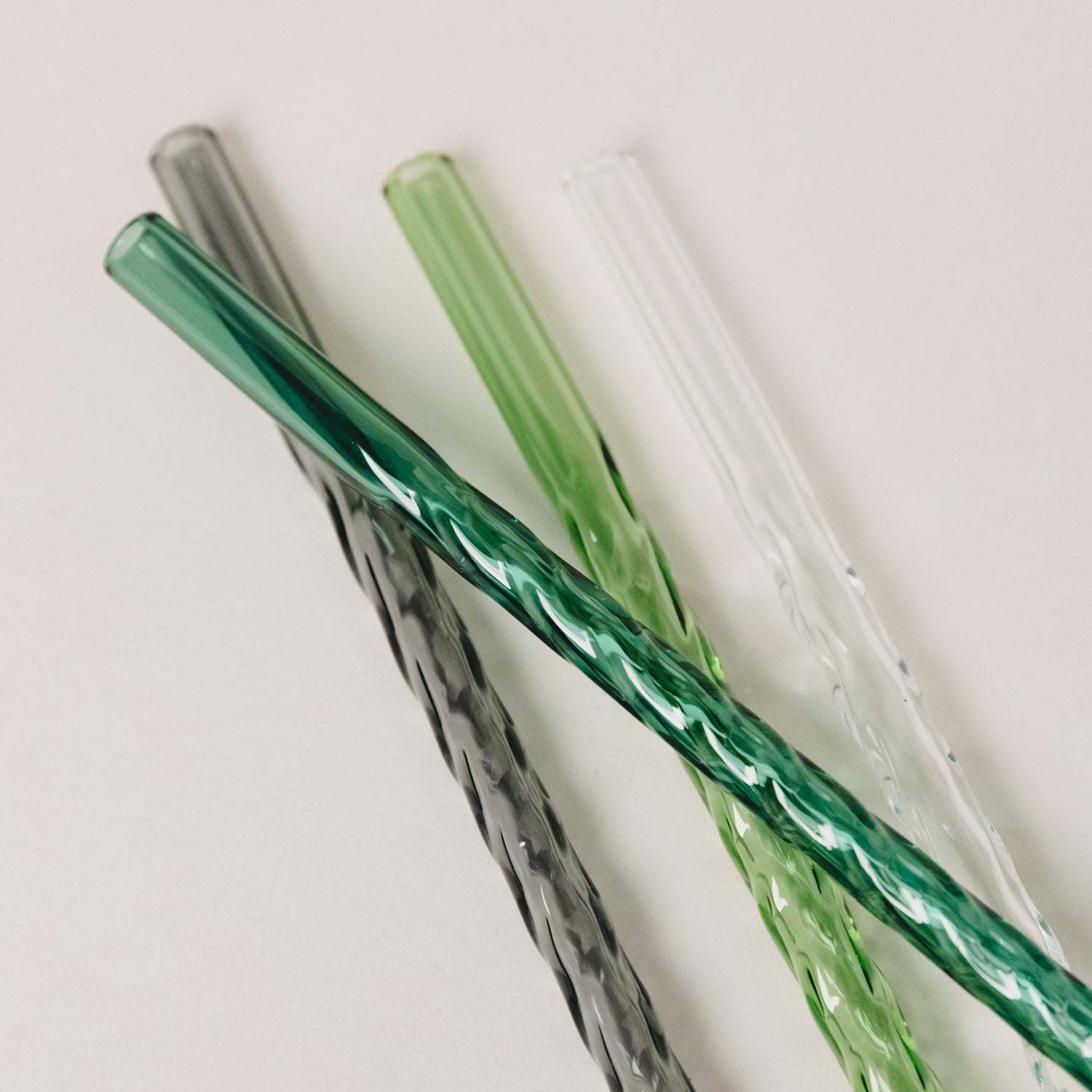 Grüne gedrehte Strohhalme aus Glas 20cm im 4er Set von Eulenschnitt