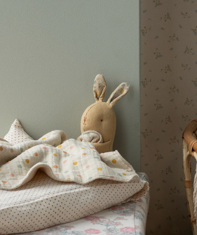 Maileg Lullaby Friends Hase Mini mit Schmusetuch – Cremegelb