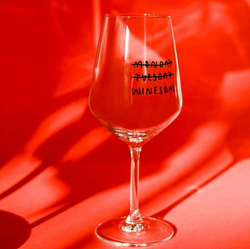 "Monday Tuesday Winesday" Weinglas by Johanna Schwarzer × selekkt