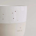 Becher Onkel aus Steingut mit schlichtem Design und handgefertigt in Portugal