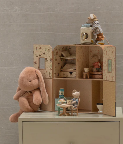 SuitCasa Miniaturhaus mit Kleine Schwester und Bruder Mäuse Maileg und Bettwäsche-Set